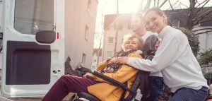 Fahrdienst Meindl Imagebild mit Kundin im Rollstuhl